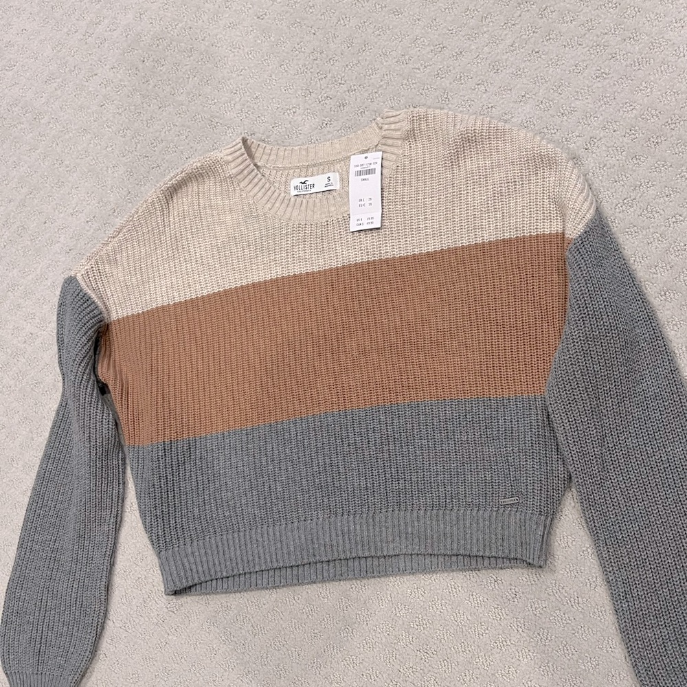 Hollister sweater, size small, NWT